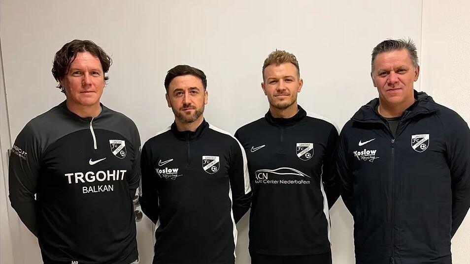 Volles Vertrauen hat FC-Vorsitzender Edo Omerovic (r.) in den Trainerstab mit (v. l.) Mario Bjelobrk, Valon Kastrati und Danylo Kolesnichenko.