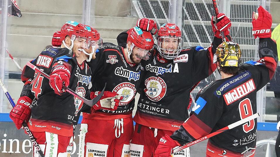 JUBEL, TRUBEL, HEITERKEIT (von links): Simon Stowasser, Benedikt Brückner, Wade Bergman, der zweifache Torschütze Brett Cameron und der dreifache Vorbereiter Tyson McLellan lachen um die Wette. Kein Wunder, haben sie doch endlich den Heimfluch verscheucht.