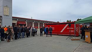 Viele Ehrengäste kamen, um beim offiziellen Baustart dabei zu sein. Viele Ehrengäste kamen, um beim offiziellen Baustart dabei zu sein.