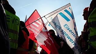 Die EVG kämpft seit Jahren gegen eine mögliche Aufspaltung der Bahn. Die EVG kämpft seit Jahren gegen eine mögliche Aufspaltung der Bahn.