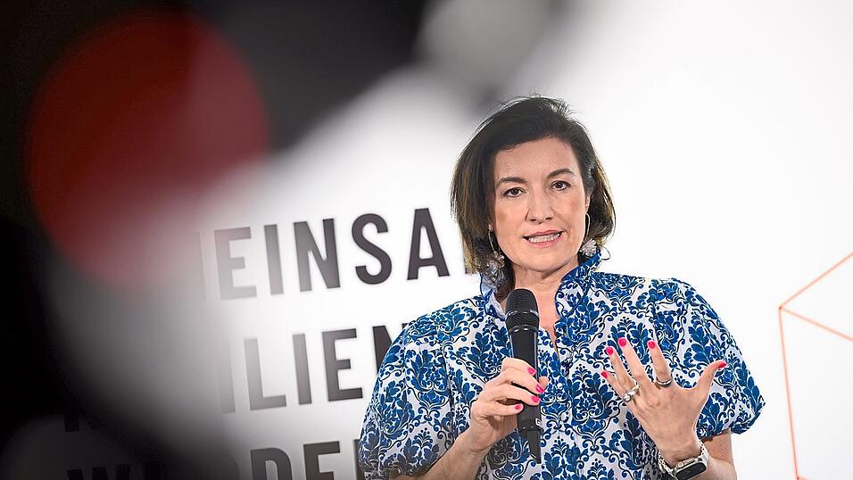 Forschungsministerin Bär hat gesagt, es sei „kein Drama“, neben dem Studium zu jobben. Forschungsministerin Bär hat gesagt, es sei „kein Drama“, neben dem Studium zu jobben.
