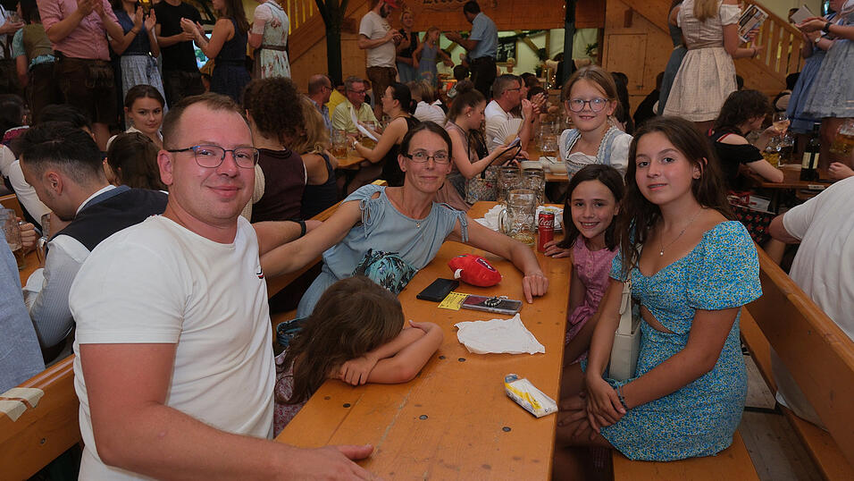 Die Partybilder vom Mittwoch, 16. August 2023, aus dem Festzelt Nothaft. Die Partybilder vom Mittwoch, 16. August 2023, aus dem Festzelt Nothaft.