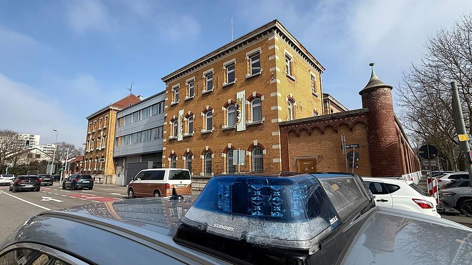 Die Polizei ermittelt zu den Hintergr&uuml;nden des Brandes.