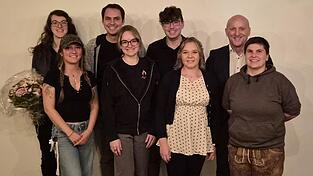 Die neue Vorstandschaft von Kinderlicht e.V. mit B&uuml;rgermeister Franz Aster (2. v. r.)