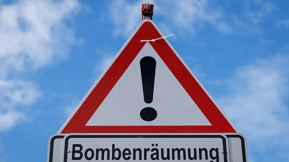 Eine Splitterbombe aus dem Zweiten Weltkrieg soll entschärft werden. (Symbolbild) Eine Splitterbombe aus dem Zweiten Weltkrieg soll entschärft werden. (Symbolbild)