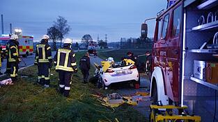 Auf der B8 im Kreis Deggendorf hat sich am Dienstagmorgen ein schwerer Unfall ereignet. Auf der B8 im Kreis Deggendorf hat sich am Dienstagmorgen ein schwerer Unfall ereignet.