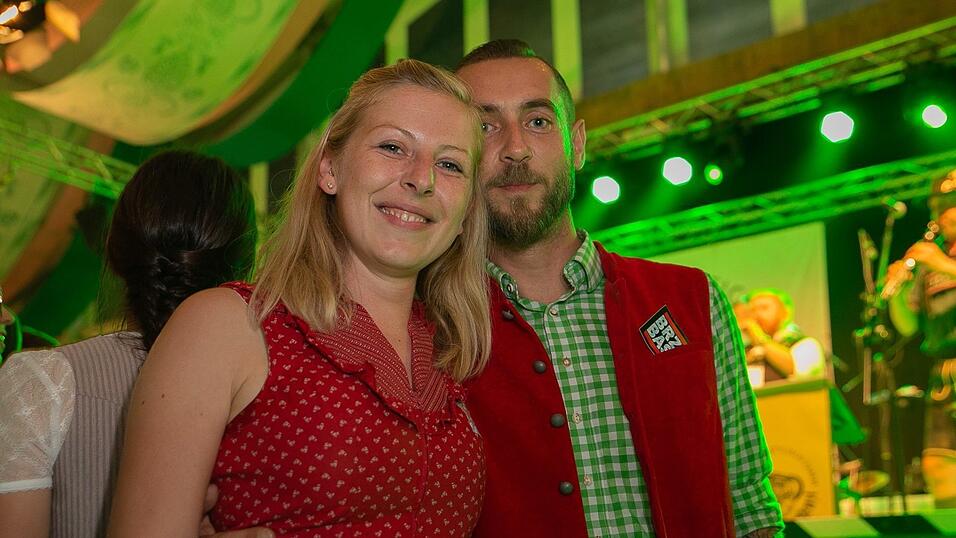 Am Dienstag spielte der Menzl im Festzelt Weckmann auf. Diese Blasmusikfreunde waren mit dabei.