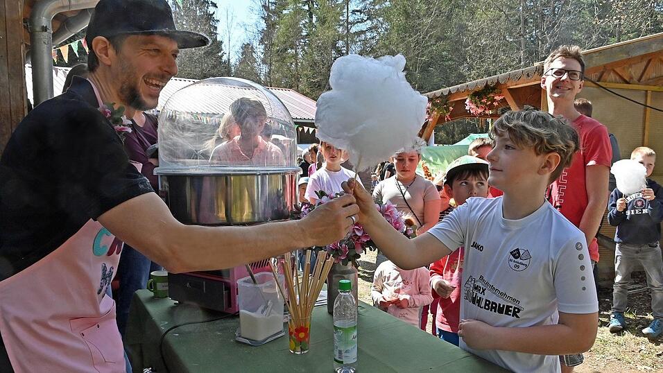 Das kulinarische Angebot: Kaffee und Kuchen, Pizza, Schupfnudeln, gebackene Zwiebeln, Gegrilltes, Cocktails, Cr&ecirc;pes, Waffeln - und Zuckerwatte.