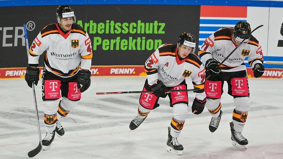 Nach seinem Tor gegen Lettland verletzte sich Dominik Kahun (M.) und kann beim Deutschland Cup nicht mehr spielen. Nach seinem Tor gegen Lettland verletzte sich Dominik Kahun (M.) und kann beim Deutschland Cup nicht mehr spielen.