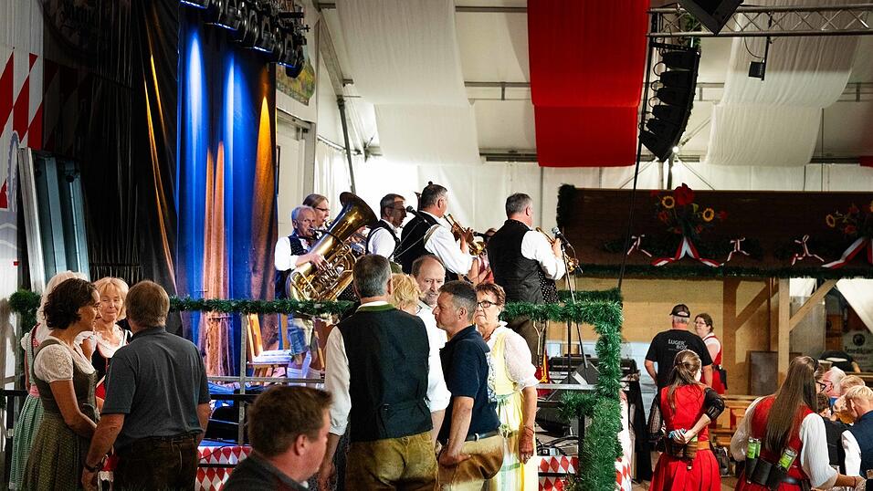 Die Partybilder vom Montag, 17. August, aus dem Festzelt Greindl. Die Partybilder vom Montag, 17. August, aus dem Festzelt Greindl.