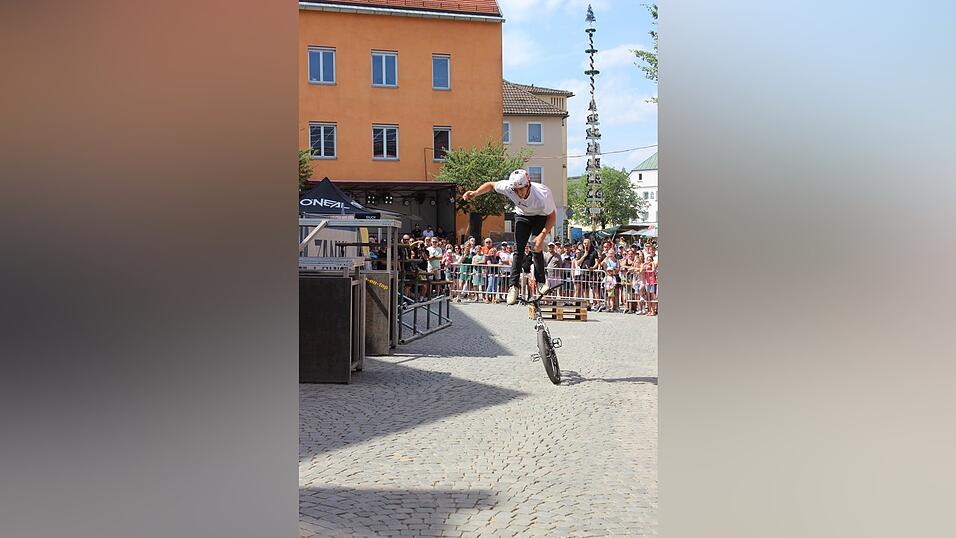 Rad-Profi Samuel Dikan zeigt, was er kann.