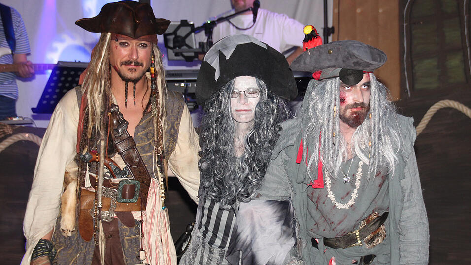 Dieser Johnny Depp hat in Obermünchsdorf sogar die Maskenprämierung gewonnen - wir finden: Völlig zurecht! Dieser Johnny Depp hat in Obermünchsdorf sogar die Maskenprämierung gewonnen - wir finden: Völlig zurecht!