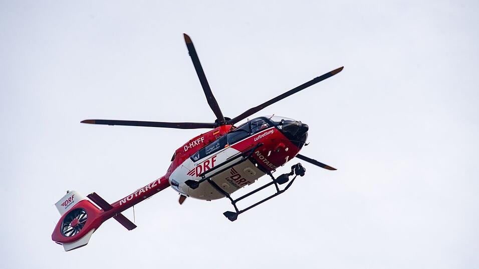 Ein Rettungshubschrauber war nach einem Unfall bei Waldarbeiten im Einsatz. (Symbolbild)