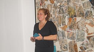 Gastgeberin Julia Tanterl freute sich, im Schloss Miltach die Ausstellung „Ever the Radical“ zeigen zu können. Gastgeberin Julia Tanterl freute sich, im Schloss Miltach die Ausstellung „Ever the Radical“ zeigen zu können.