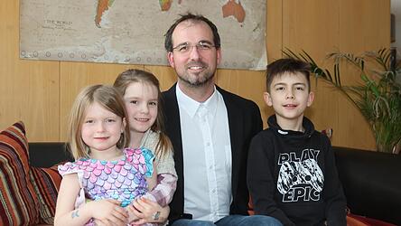 Mit etwas mehr als 37 Prozent der Stimmen hat Bernhard Lang bei der Bürgermeisterwahl 2020 ein beachtliches Ergebnis eingefahren. Nun tritt der dreifache Familienvater erneut als Bürgermeisterkandidat der Freien Wähler an. Mit etwas mehr als 37 Prozent der Stimmen hat Bernhard Lang bei der Bürgermeisterwahl 2020 ein beachtliches Ergebnis eingefahren. Nun tritt der dreifache Familienvater erneut als Bürgermeisterkandidat der Freien Wähler an.