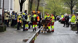 Der Verd&auml;chtige hat laut Polizei eine Frau und zwei Kinder verletzt, eines davon ist daraufhin verstorben.