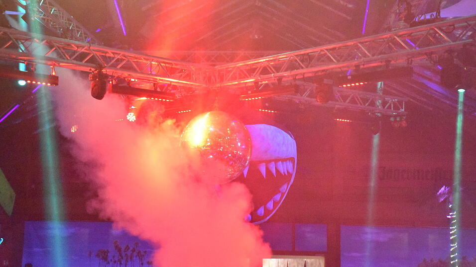 Die besten Bilder vom Samstag zeigen Tanzen und jede Menge Spaß. Die besten Bilder vom Samstag zeigen Tanzen und jede Menge Spaß.