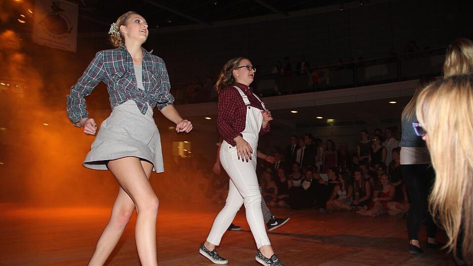 Die Bilder vom Abschlussball der Tanzschule Seidel in der Fraunhofer-Halle am 28. November. Die Bilder vom Abschlussball der Tanzschule Seidel in der Fraunhofer-Halle am 28. November.