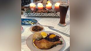 Ente, Knödel, Blaukraut, ein kühles Getränk und der Schein von vier Kerzen - viel besser geht der 4. Advent nicht.
