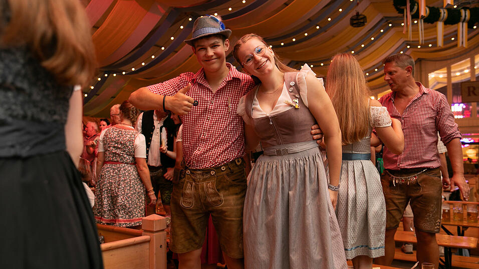 Die Partybilder vom Donnerstag, 14. August, aus dem Festzelt Reisinger. Die Partybilder vom Donnerstag, 14. August, aus dem Festzelt Reisinger.