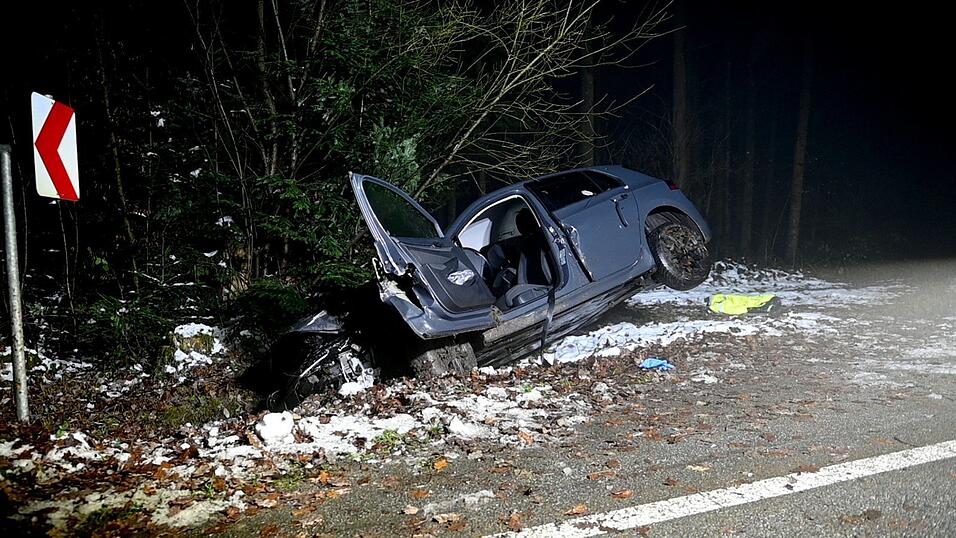 Warum der Mann von der Straße abkam, ist noch unbekannt.