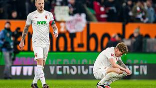 Jeffrey Gouweleeuw (l) lässt sich auch von einer gebrochenen Hand nicht stoppen.