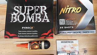 Ein 19-J&auml;hriger schmuggelte diese Feuerwerksbatterien im Zug.