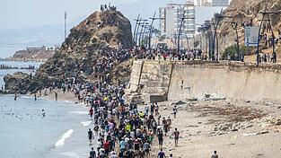 Mittlerweile hat der Großteil der Migranten Ceuta bereits wieder verlassen. Mittlerweile hat der Großteil der Migranten Ceuta bereits wieder verlassen.