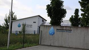 Der Wasserzweckverband Rottenburger Gruppe hat beim Landratsamt Landshut einen Antrag auf die Neuausweisung des Trinkwasserschutzgebietes „Burghart“ eingereicht. Wie lange dieses Verfahren dauern wird, ist noch nicht absehbar.