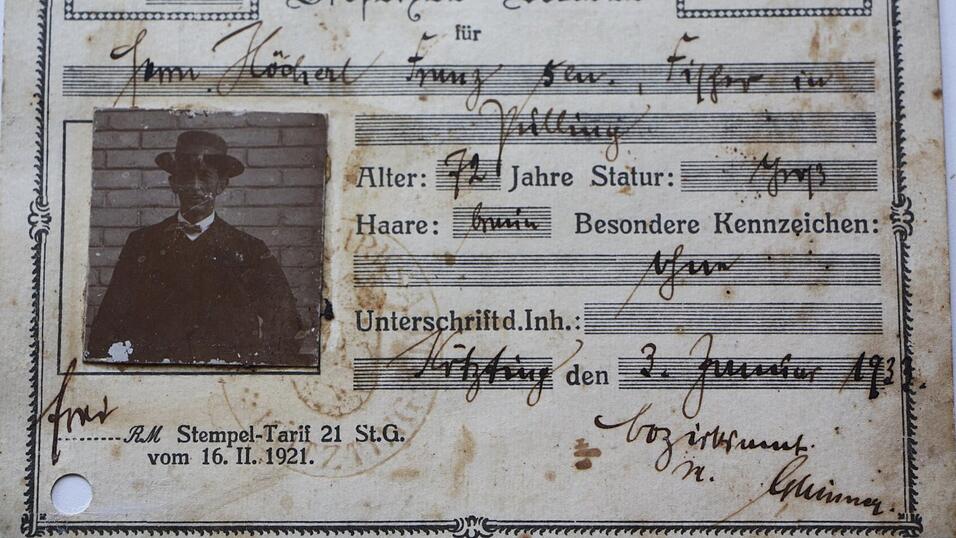 Die alten Fischerkarten aus den 1930ern hängen im Lokal.