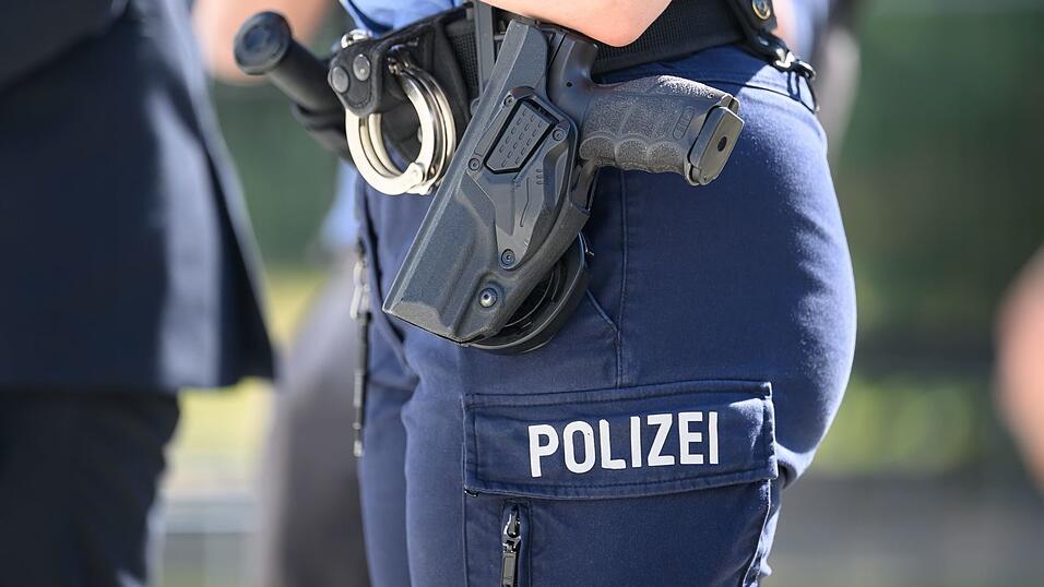 Die Polizei kann den 19-J&auml;hrigen sp&auml;ter stellen. (Symbolbild)