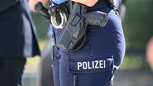 Die Polizei kann den 19-J&auml;hrigen sp&auml;ter stellen. (Symbolbild)