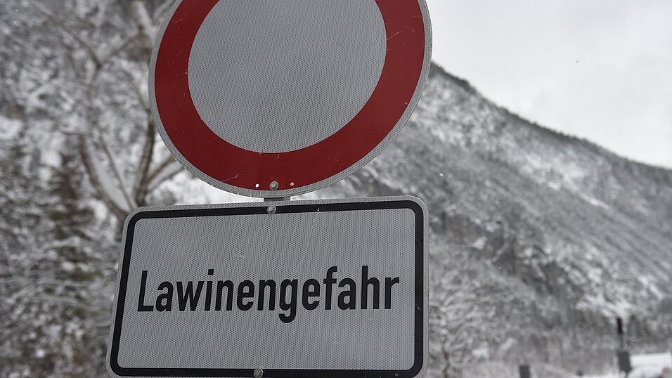In den Alpen steigt mit Neuschnee die Lawinengefahr. (Archivbild)