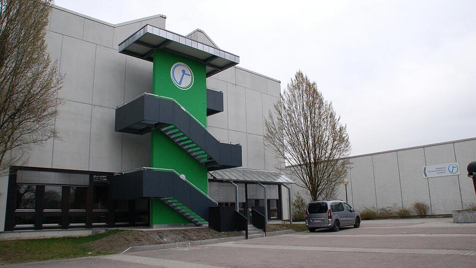 Die Staatliche Wirtschaftsschule war 2021 die erste weiterführende Schule, an der die Jugendsozialarbeit eingeführt wurde.