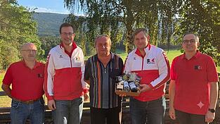 Eine Delegation des SKK Neukirchen gratulierte Josef Baumann zum 75. Geburtstag. Eine Delegation des SKK Neukirchen gratulierte Josef Baumann zum 75. Geburtstag.