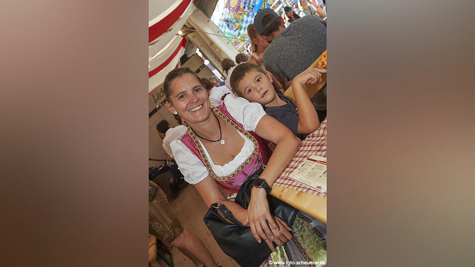 Die Partybilder von Dienstag, 16. August 2022, aus dem Festzelt Lechner.