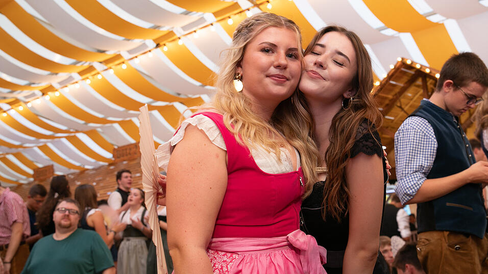 Die Partybilder vom Mittwoch, 13. August, aus dem Festzelt Nothaft. Die Partybilder vom Mittwoch, 13. August, aus dem Festzelt Nothaft.
