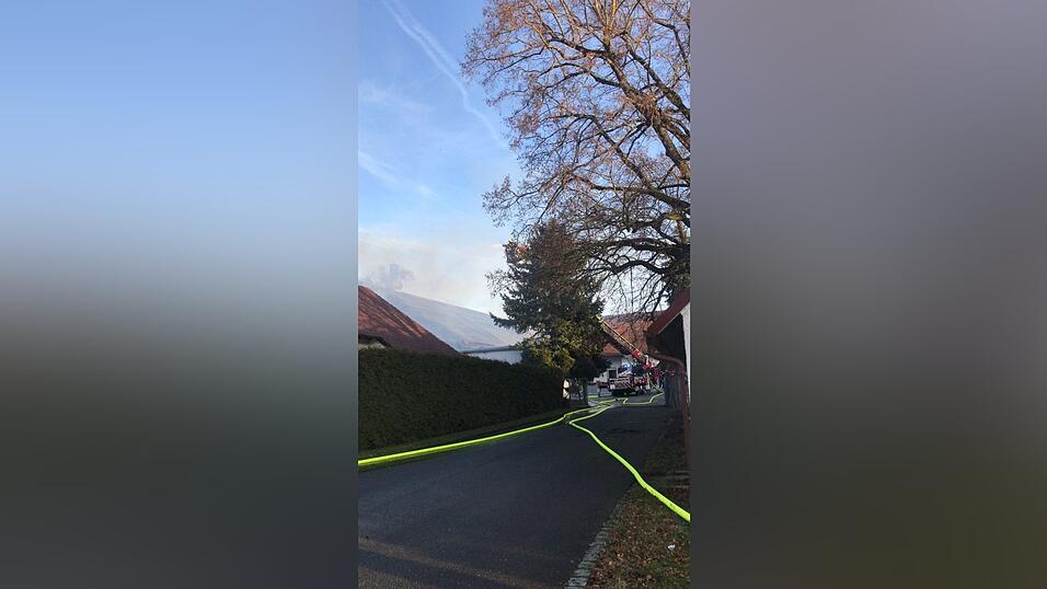 Feuerwehreinsatz in Straubing: Dort ist am Samstagnachmittag eine Scheune in Brand geraten.