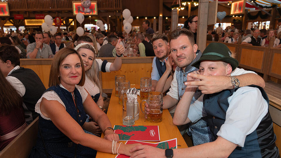 Die Partybilder vom Freitag, 11. August 2023, aus dem Festzelt Krönner. Die Partybilder vom Freitag, 11. August 2023, aus dem Festzelt Krönner.