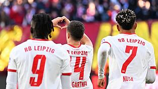 Christoph Baumgartner (RB Leipzig, M) jubelt nach seinem Treffer zum 1:0.