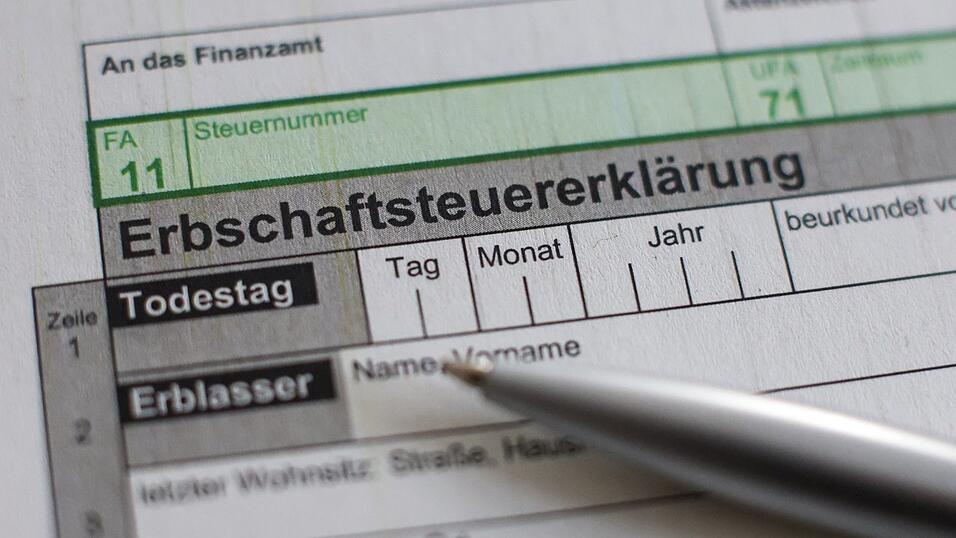 Anders als Privatvermögen kann Betriebsvermögen von der Erbschaftsteuer verschont werden. Anders als Privatvermögen kann Betriebsvermögen von der Erbschaftsteuer verschont werden.