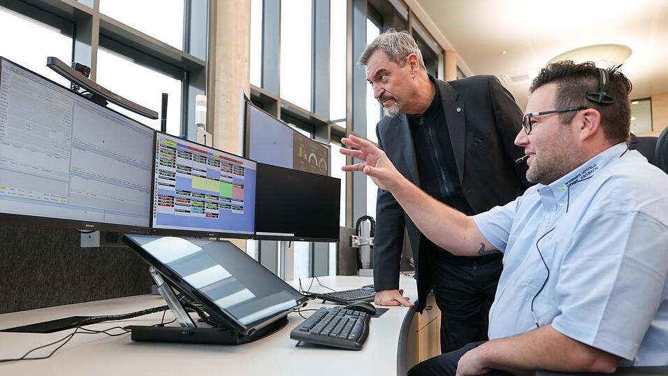 Ministerpräsident Söder besuchte auch die neue Integrierten Leitstelle für die Landkreise Ansbach und Neustadt/Aisch.