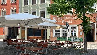 Wirtin Marina Gülmez wird das 'Weiße Bräuhaus zum Krenkl' nach fast 23 Jahren aufgeben und in Rente gehen. Wirtin Marina Gülmez wird das 'Weiße Bräuhaus zum Krenkl' nach fast 23 Jahren aufgeben und in Rente gehen.