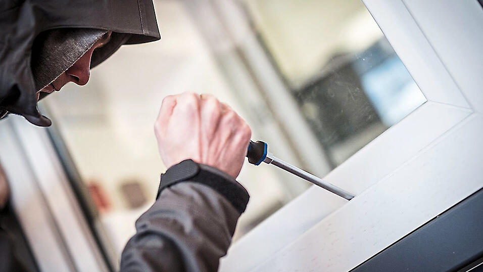 Sollen für eine Einbruchserieverantworrtlich sein: Vier Männer müssen sich derzeit wegen schwerem Bandendiebstahl vor Gericht verantworten.