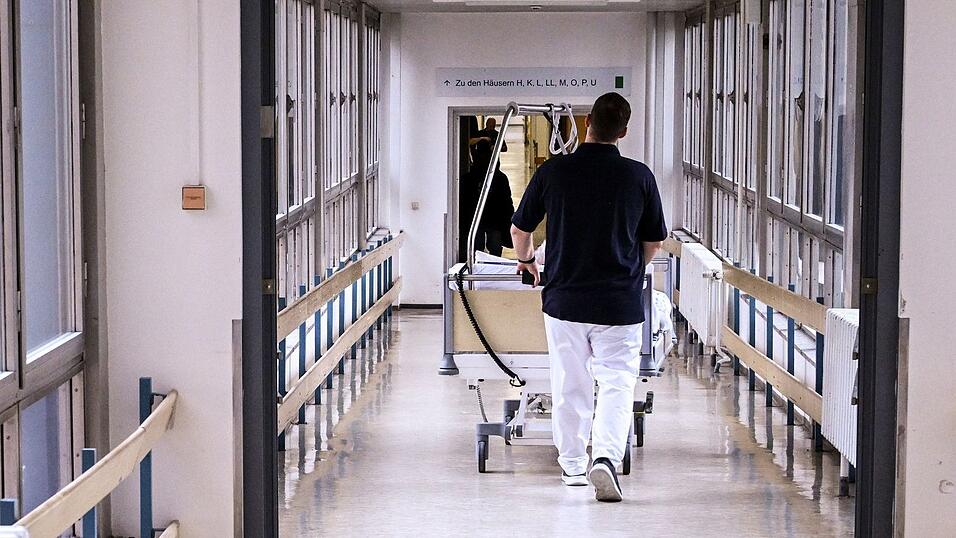 Essstörungen sind eine ernste Krankheit, teilweise müssen Patientinnen und Patienten im Krankenhaus behandelt werden. (Symbolbild) Essstörungen sind eine ernste Krankheit, teilweise müssen Patientinnen und Patienten im Krankenhaus behandelt werden. (Symbolbild)