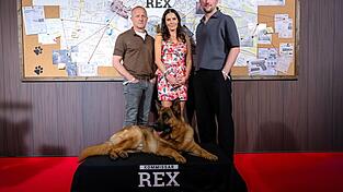 Schäferhund und Schauspielstars - von links nach rechts: Maximilian Brückner, Doris Golpashin und Ferdinand Seebacher aus der Serie «Kommissar Rex». (Archivbild) Schäferhund und Schauspielstars - von links nach rechts: Maximilian Brückner, Doris Golpashin und Ferdinand Seebacher aus der Serie «Kommissar Rex». (Archivbild)