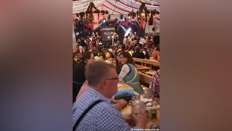 Die Partybilder vom Dienstag, 11. August, aus dem Festzelt Lechner. Die Partybilder vom Dienstag, 11. August, aus dem Festzelt Lechner.