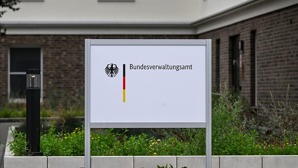 Das Bundesverwaltungsamt. Hier eine Außenstelle in Brandenburg. (Archivbild) Das Bundesverwaltungsamt. Hier eine Außenstelle in Brandenburg. (Archivbild)