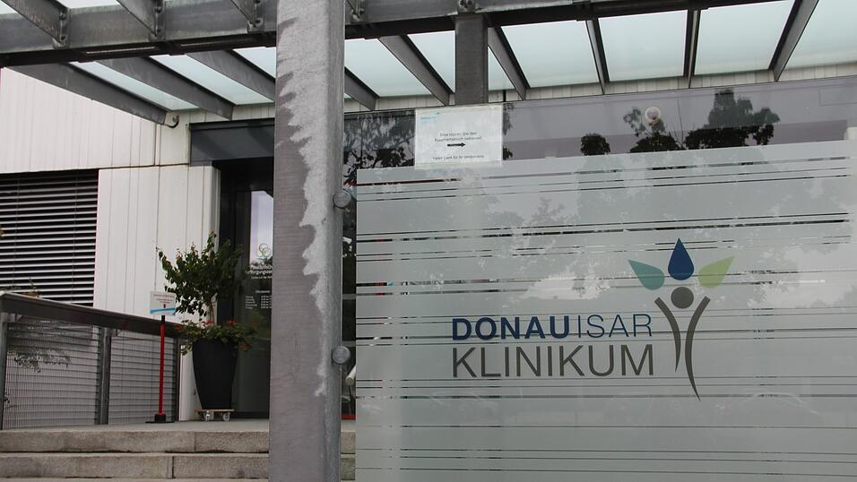 Im Donau-Isar-Klinkum hat es eine Razzia gegeben. Im Donau-Isar-Klinkum hat es eine Razzia gegeben.