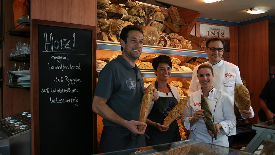 (v.l) Markus und Stefanie Steinleitner, Andrea Schirmaier-Huber und Jochen Baier vor dem Beginn der Dreharbeiten.